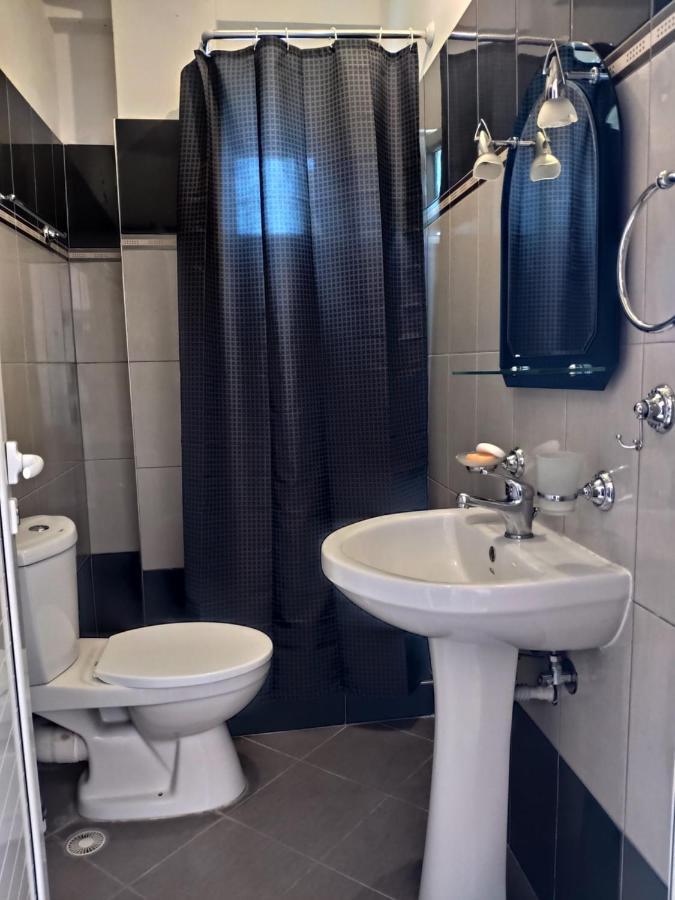 Let Rooms Lukova Eksteriør billede