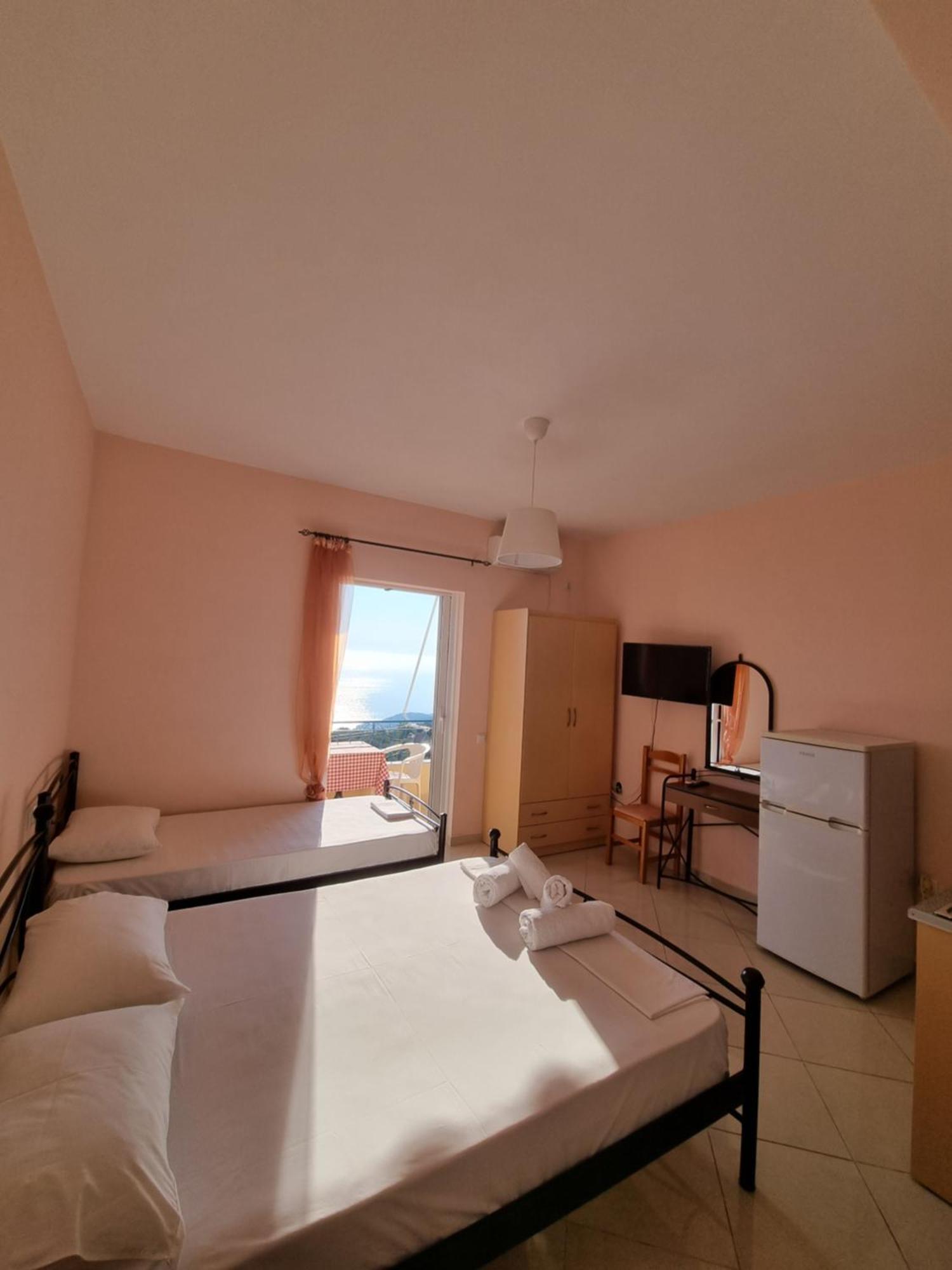 Let Rooms Lukova Eksteriør billede