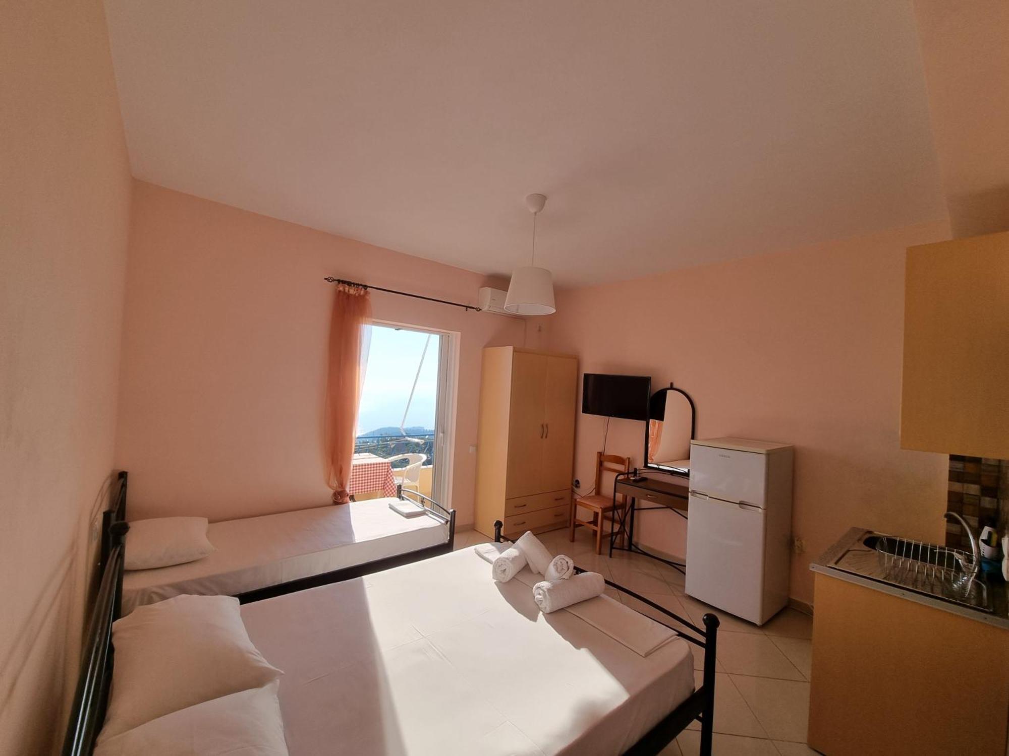 Let Rooms Lukova Eksteriør billede