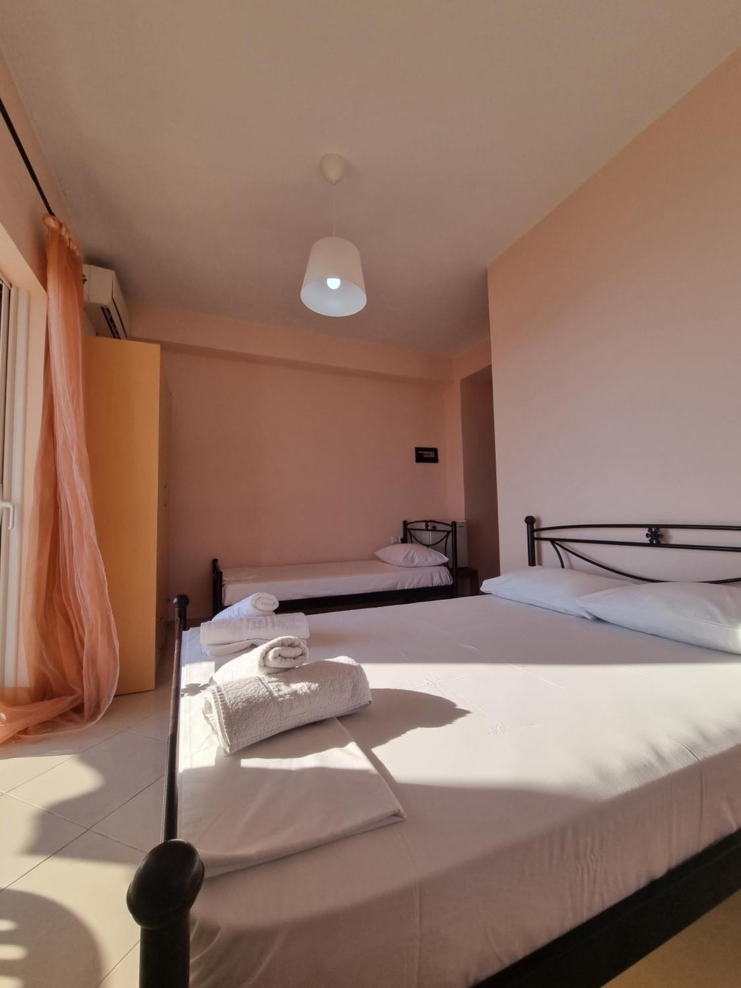 Let Rooms Lukova Eksteriør billede