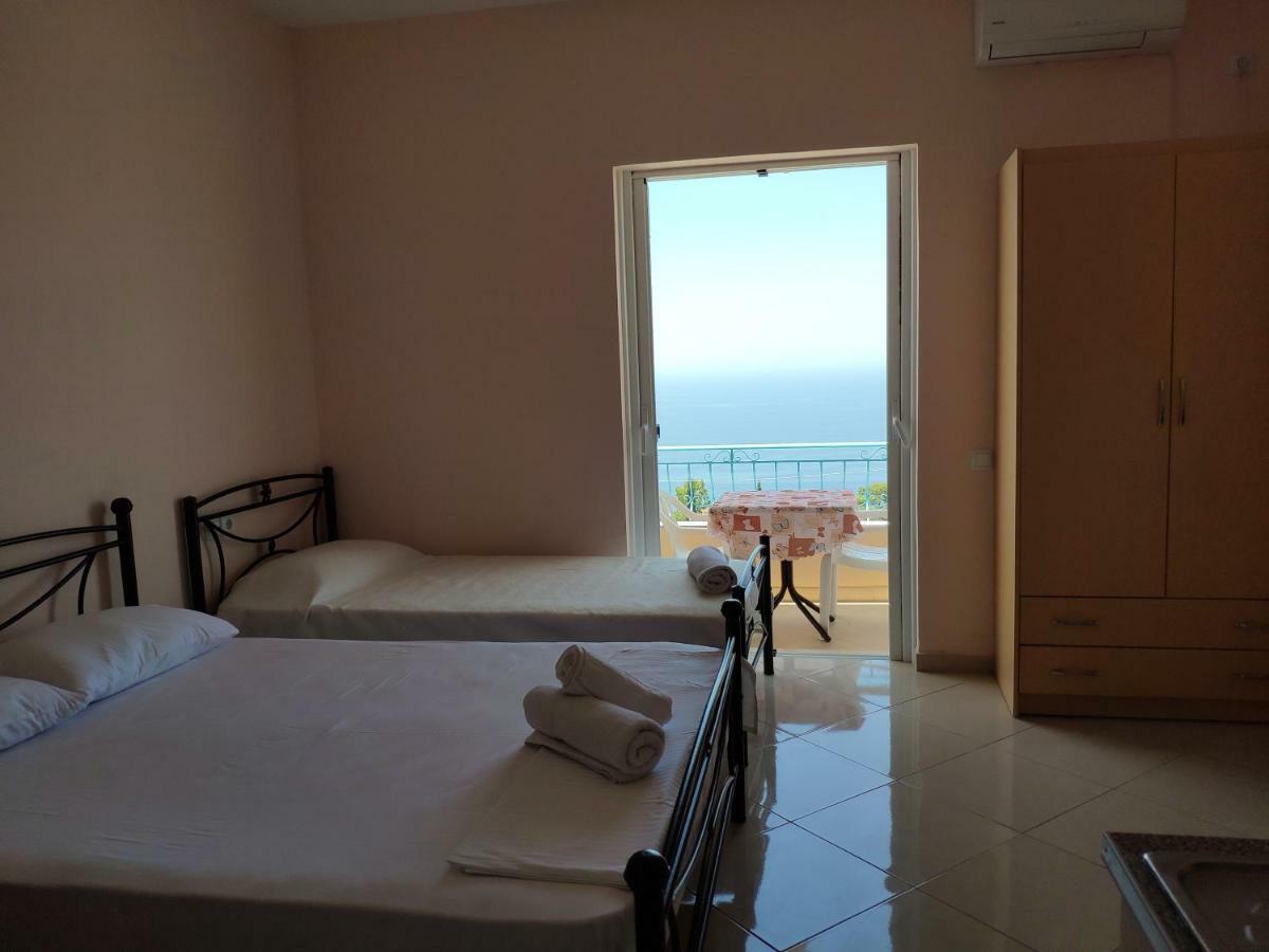 Let Rooms Lukova Eksteriør billede