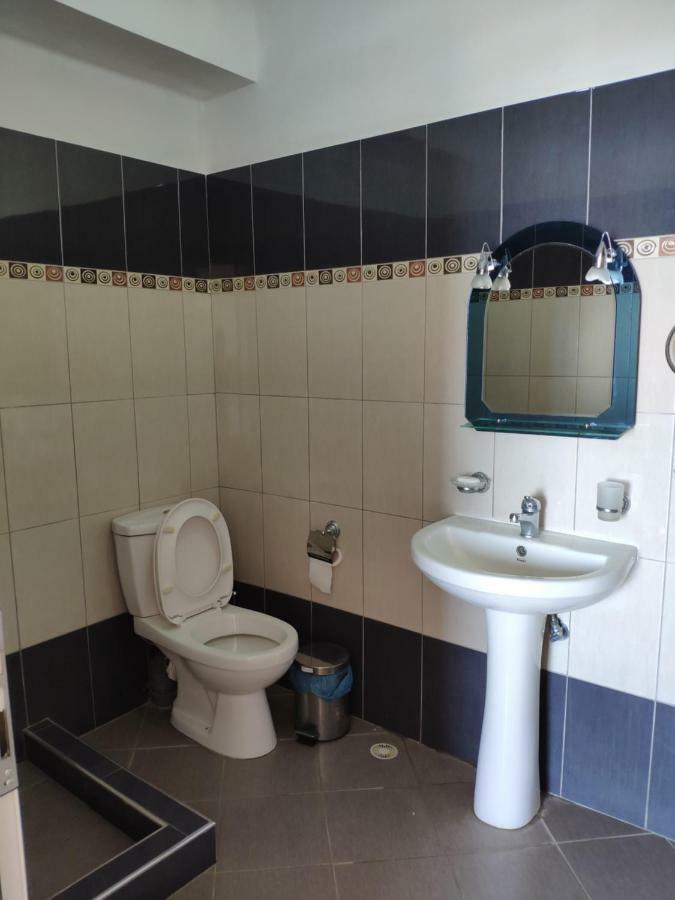 Let Rooms Lukova Eksteriør billede